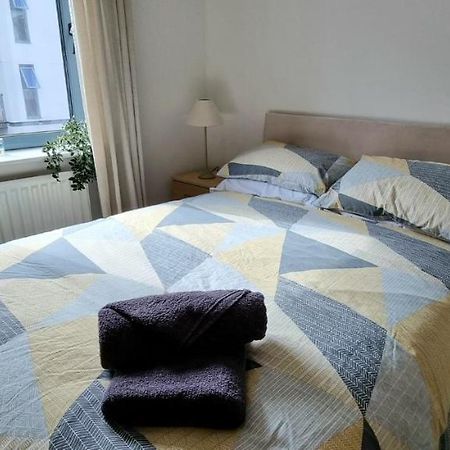 360 Serviced Accommodations - Colchester Marine Quay - 1 Double Bedroom Apartment ภายนอก รูปภาพ