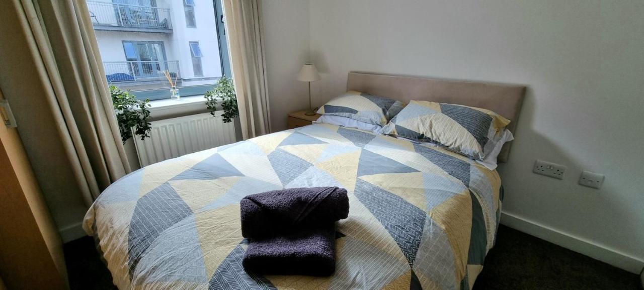 360 Serviced Accommodations - Colchester Marine Quay - 1 Double Bedroom Apartment ภายนอก รูปภาพ