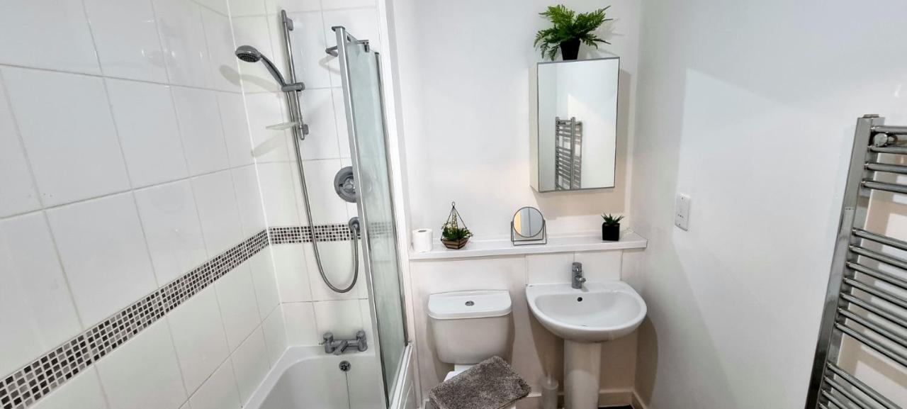 360 Serviced Accommodations - Colchester Marine Quay - 1 Double Bedroom Apartment ภายนอก รูปภาพ