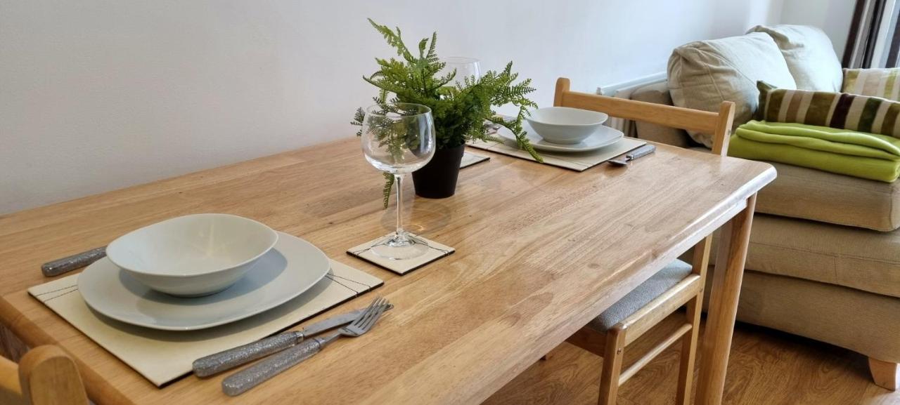 360 Serviced Accommodations - Colchester Marine Quay - 1 Double Bedroom Apartment ภายนอก รูปภาพ