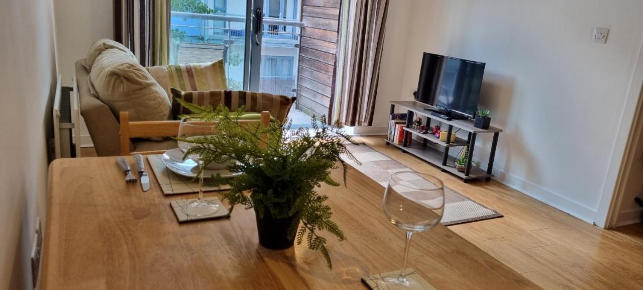 360 Serviced Accommodations - Colchester Marine Quay - 1 Double Bedroom Apartment ภายนอก รูปภาพ