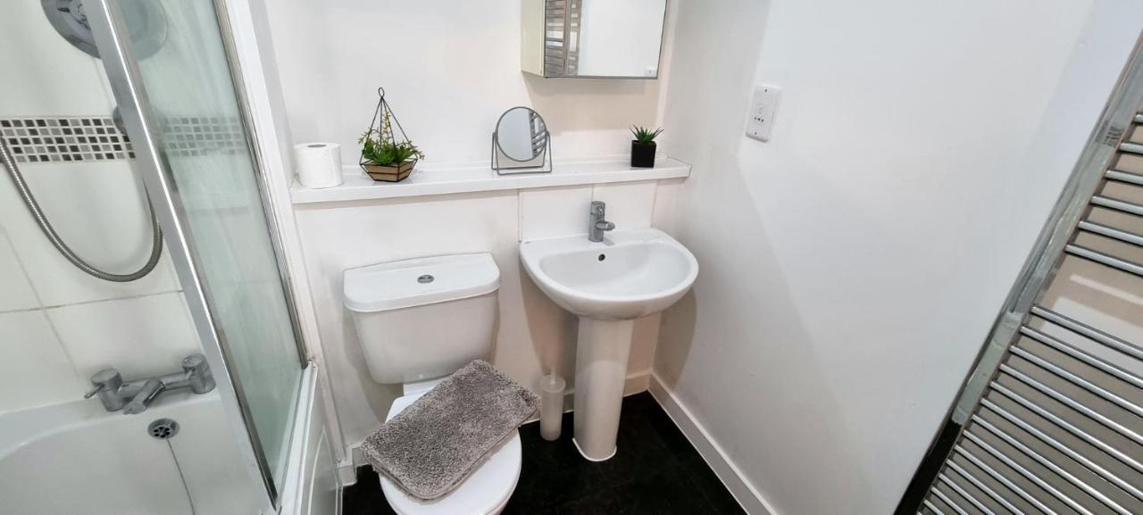 360 Serviced Accommodations - Colchester Marine Quay - 1 Double Bedroom Apartment ภายนอก รูปภาพ