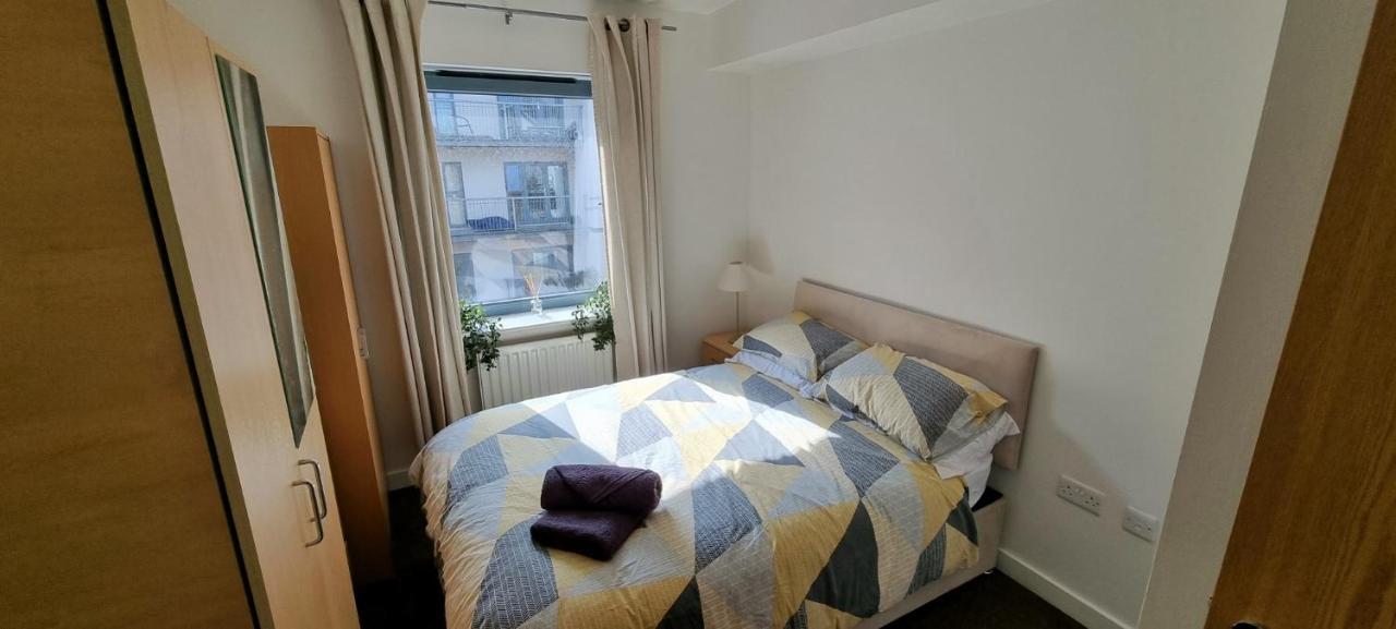 360 Serviced Accommodations - Colchester Marine Quay - 1 Double Bedroom Apartment ภายนอก รูปภาพ