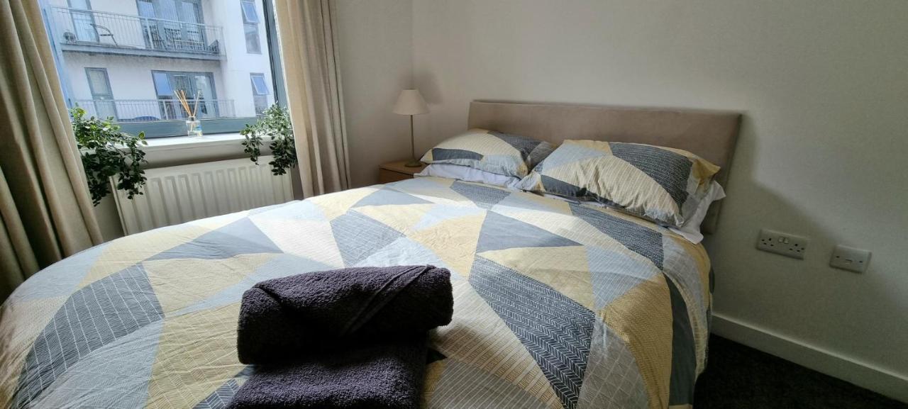 360 Serviced Accommodations - Colchester Marine Quay - 1 Double Bedroom Apartment ภายนอก รูปภาพ